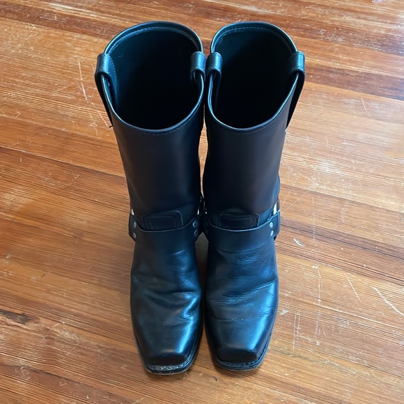 Frye - Picture 5 of 9